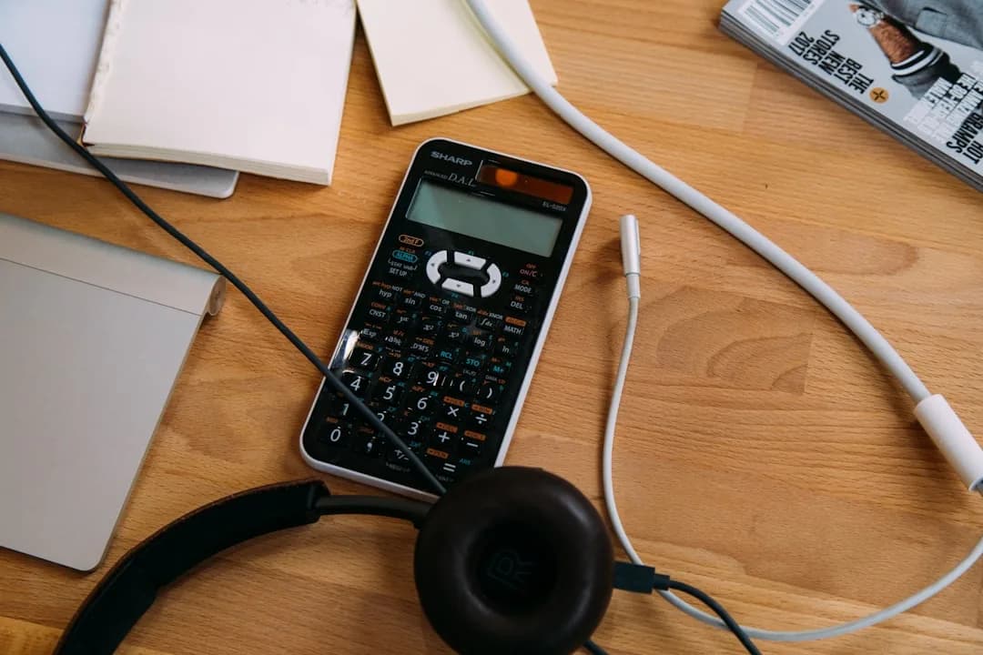 Xero, QuickBooks and FreeAgent logos compared on a laptop screen for UK accounting
