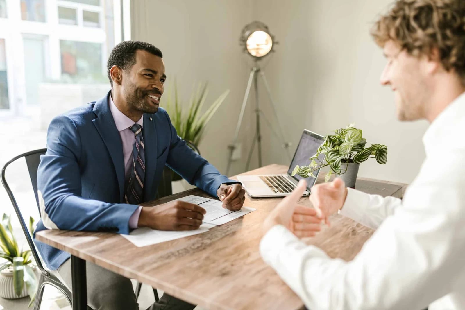 A person having accounting disscusion with a client