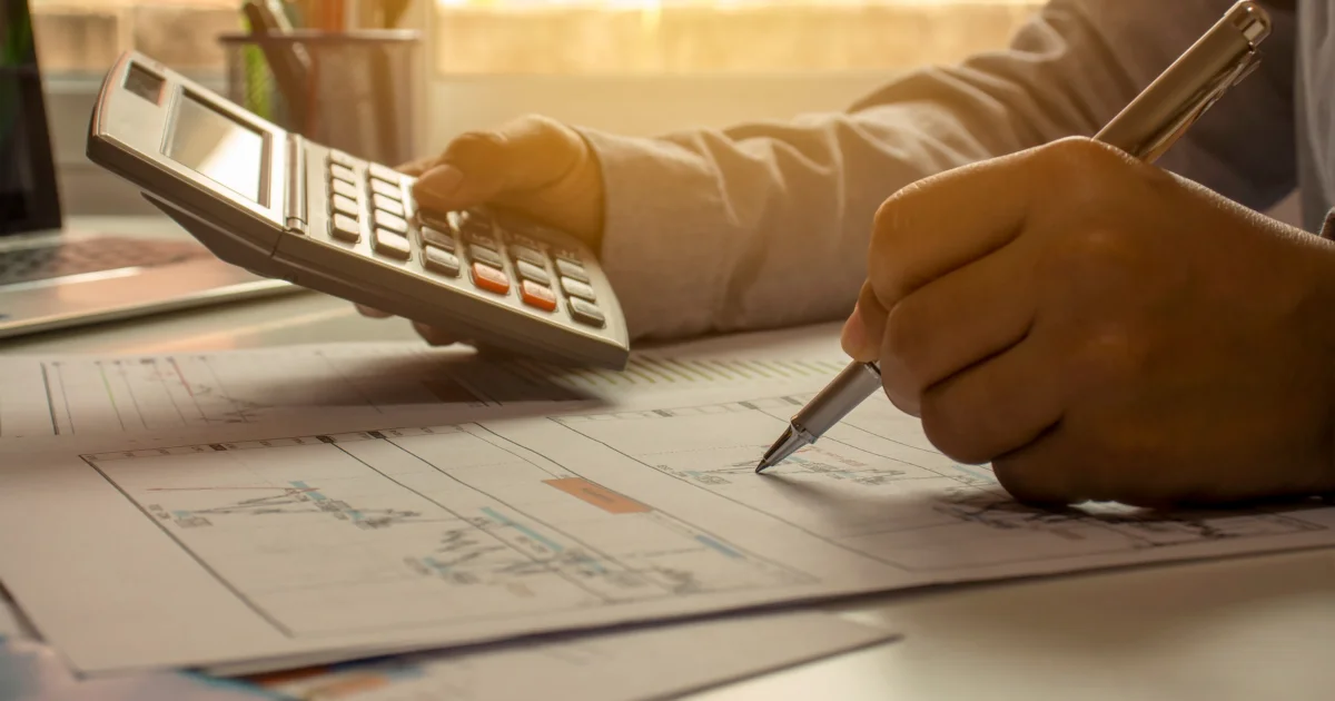 Director calculating National Insurance savings 2025/26 UK tax year