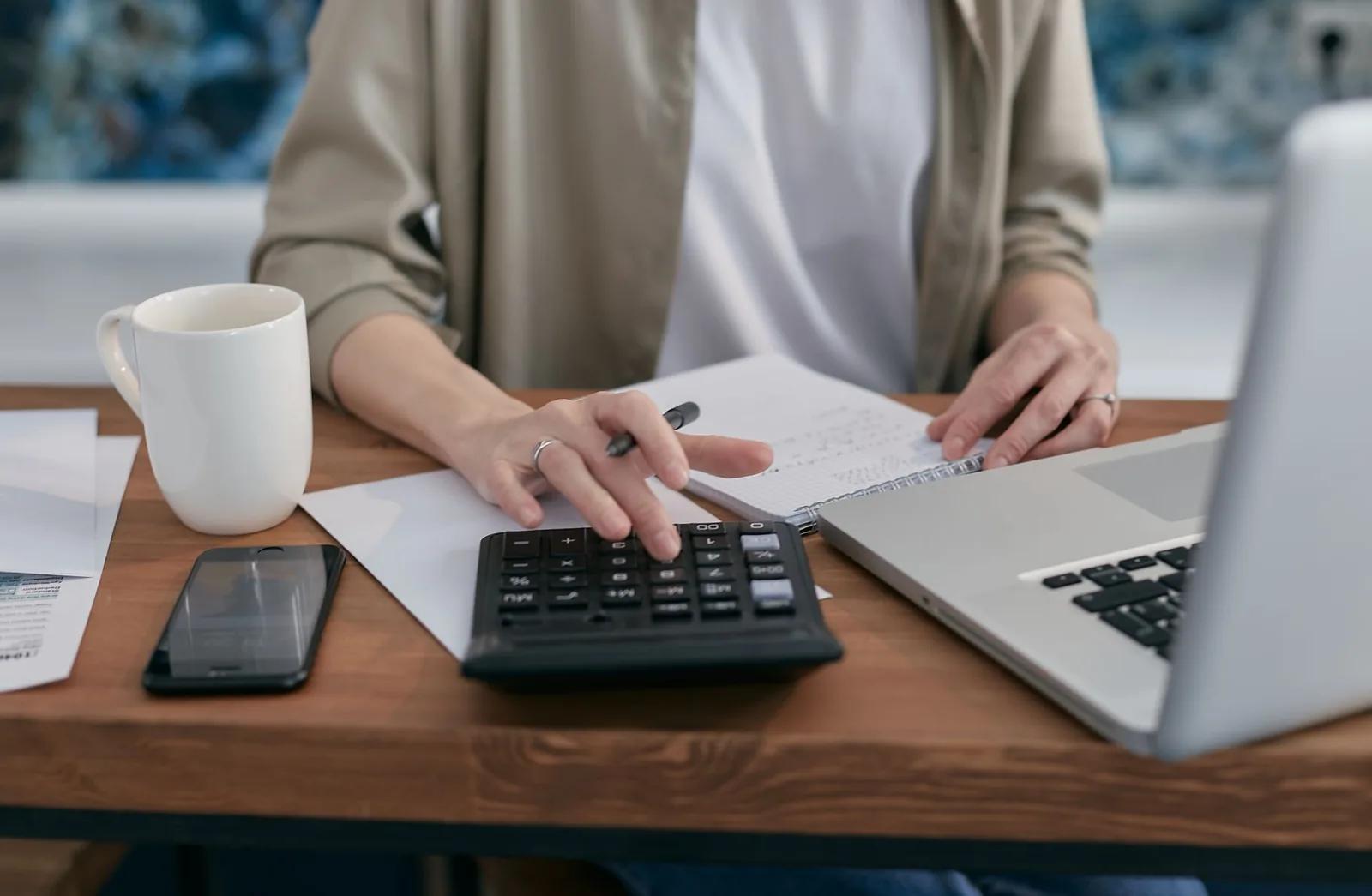 Sole trader at a laptop filing a Making Tax Digital for Income Tax quarterly update before the 7 August 2026 deadline