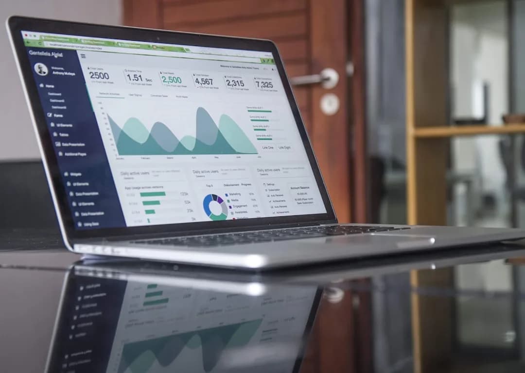 A Shopify seller reviewing recurring subscription orders and VAT timing on a laptop