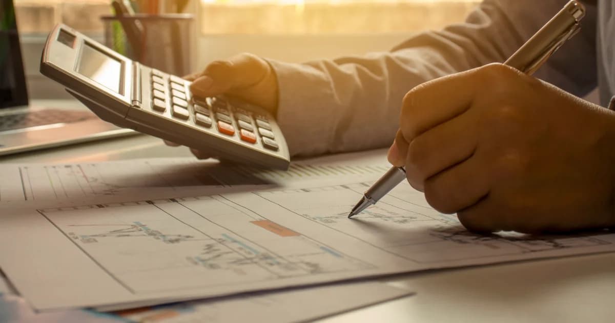 Director calculating National Insurance savings 2025/26 UK tax year