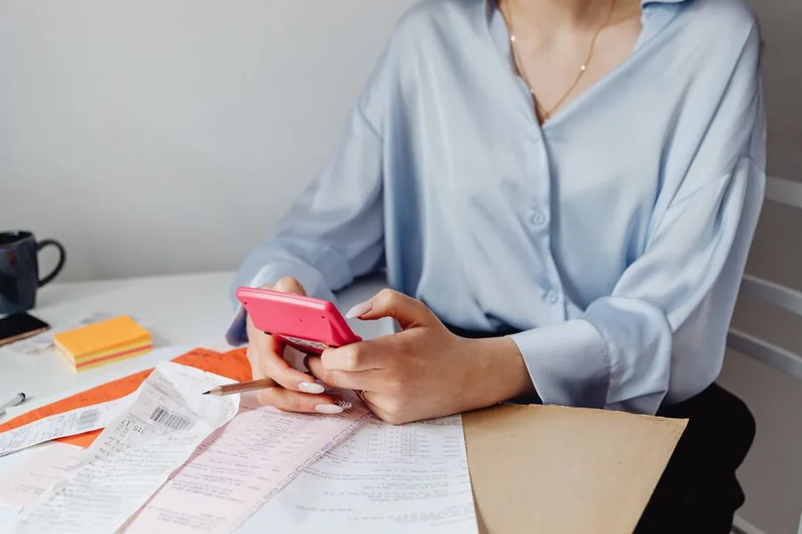 A UK ecommerce seller working through receipts and payout figures to reconcile Amazon settlements in Xero A UK ecommerce seller working through receipts and payout figures to reconcile Amazon settlements in Xero