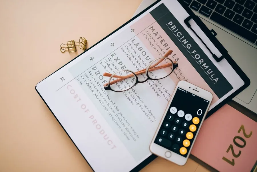 A pricing formula worksheet breaking down materials, labour and expenses to work out the true cost of selling a product online A pricing formula worksheet breaking down materials, labour and expenses to work out the true cost of selling a product online