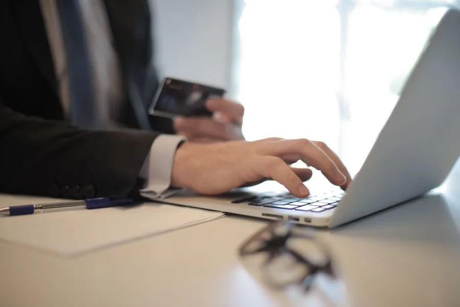 An online retailer entering card details to process an ecommerce sale, the kind of transaction a UK VAT accountant helps reconcile An online retailer entering card details to process an ecommerce sale, the kind of transaction a UK VAT accountant helps reconcile
