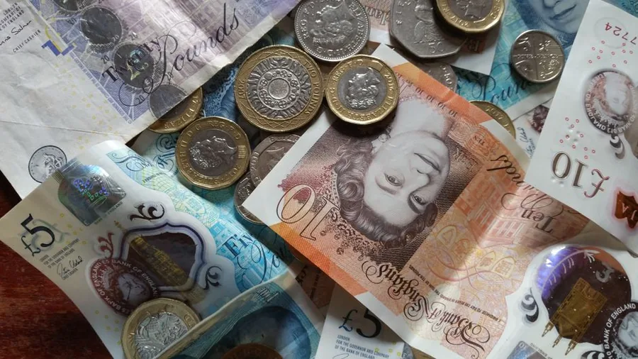 Sterling notes and pound coins on a table, reflecting how cash basis accounting records income and costs only when money actually changes hands Sterling notes and pound coins on a table, reflecting how cash basis accounting records income and costs only when money actually changes hands