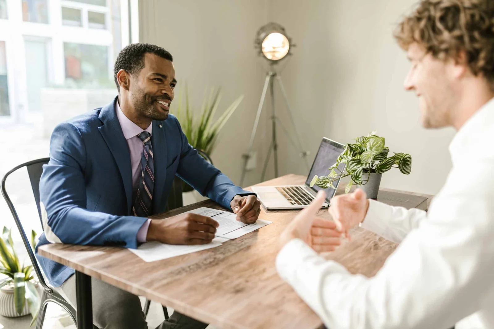 A person having accounting disscusion with a client